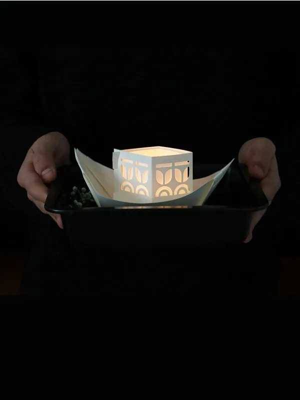 Varende lichtbootjes Jurianne Matter herdenken rouwgeschenk